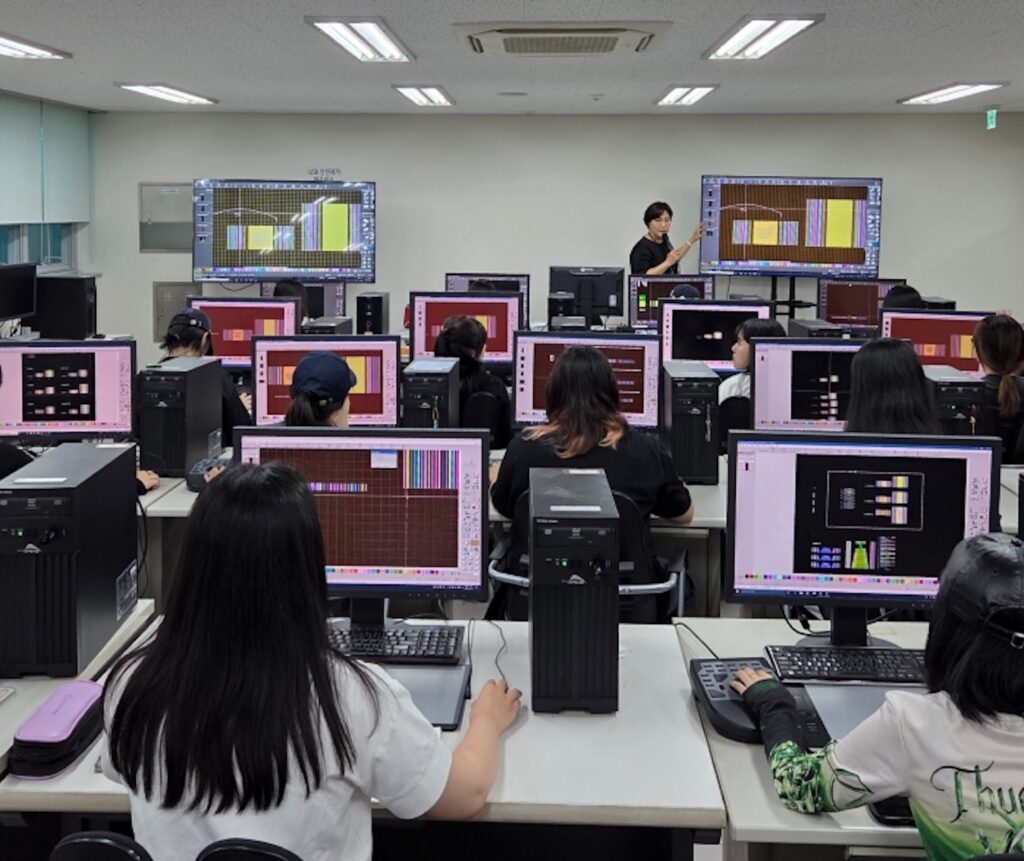 Hanyang Women’s University knit lab with Shima Seiki knitting equipment