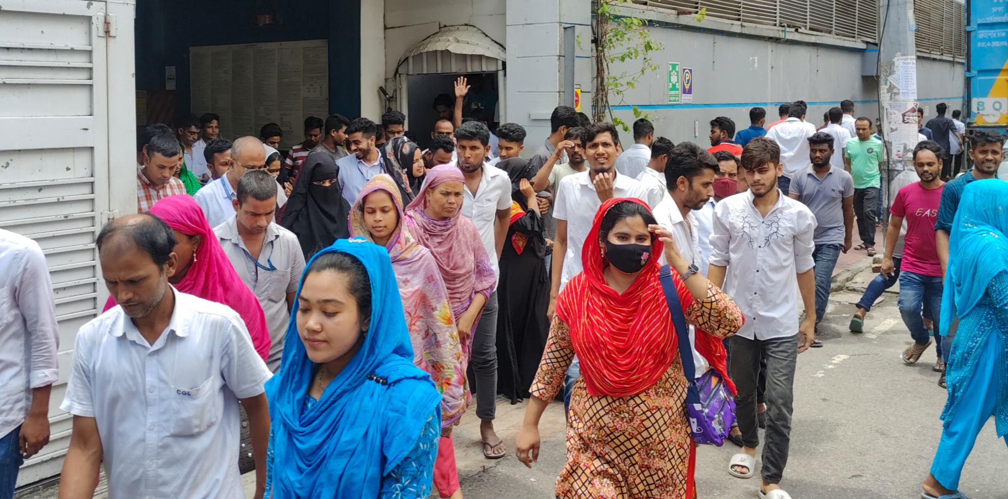 Bangladesh RMG factory workers, mass layoffs of 20,000 garment staff in half a year
